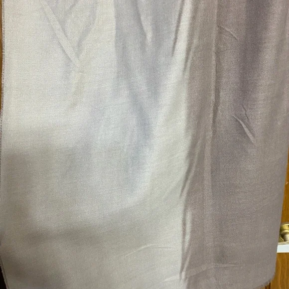 Shawl - Picture 3 of 5